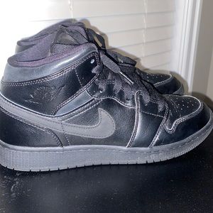 All black Jordan 1s   Size 7